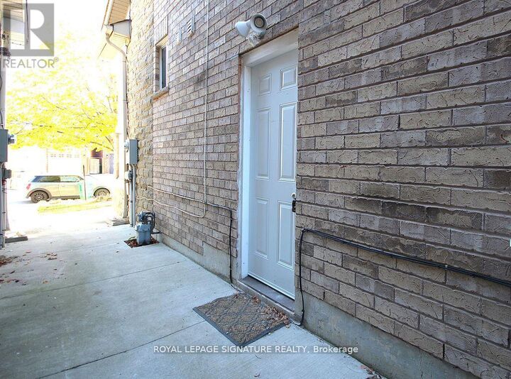 Property Photo:  70 Penbridge Circle Lower  ON L7A 2R1 