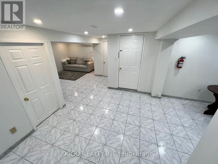 Property Photo: 5907 Ladyburn Crescent Basement ON L5M 4V6