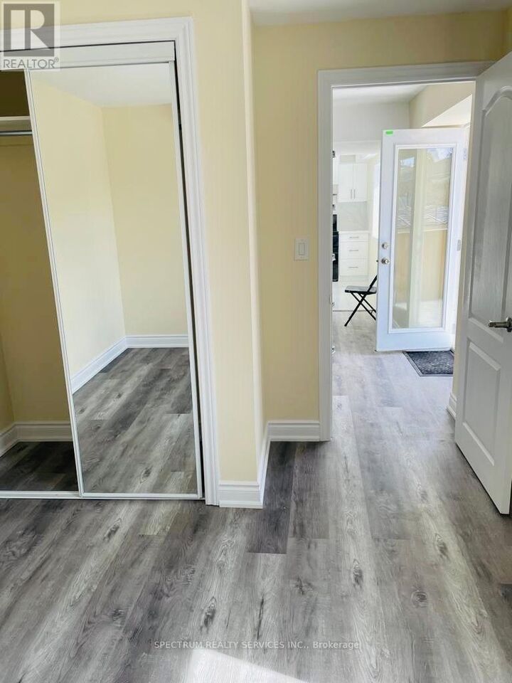 Property Photo:  22 Rowley Street  ON N3S 0J6 