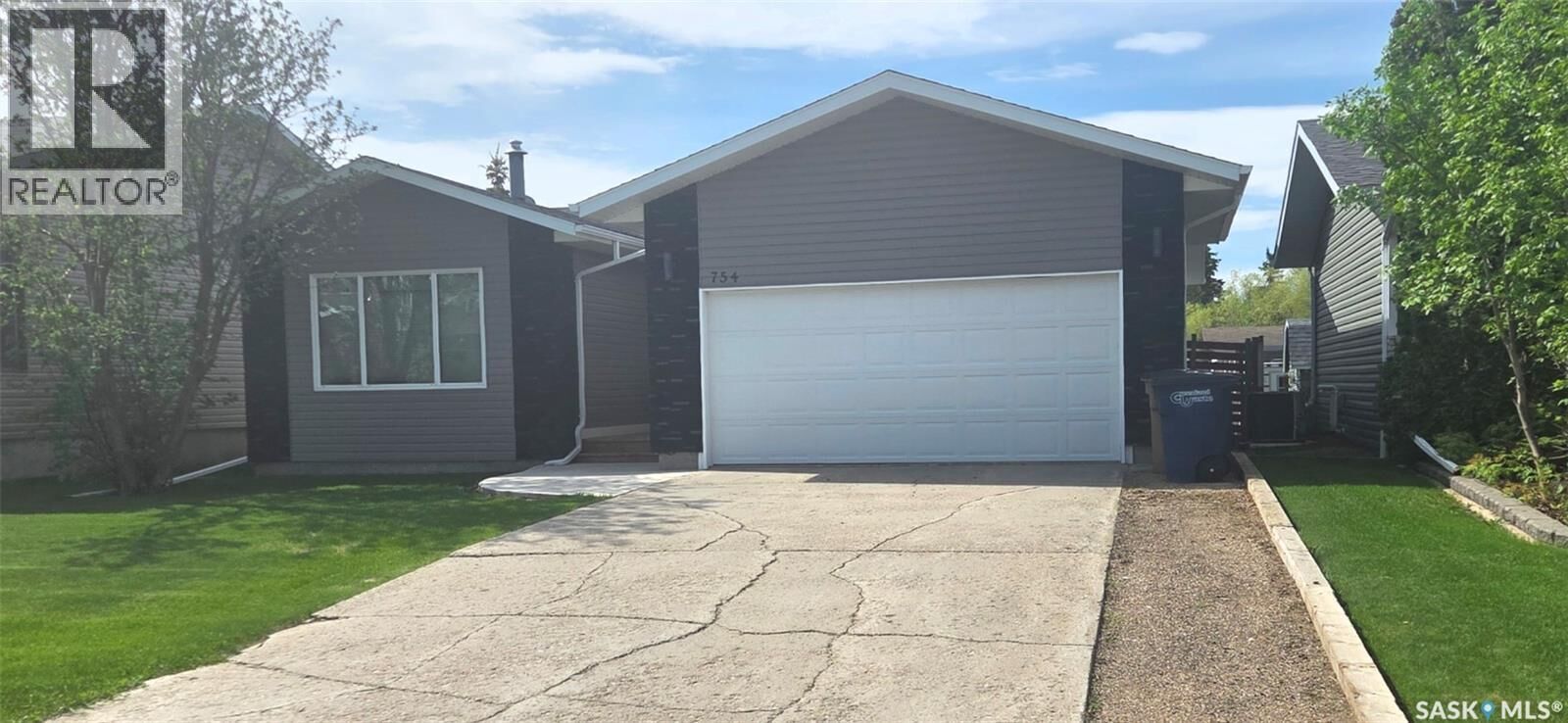 Property Photo:  754 Golburn Crescent  SK S0E 1T0 