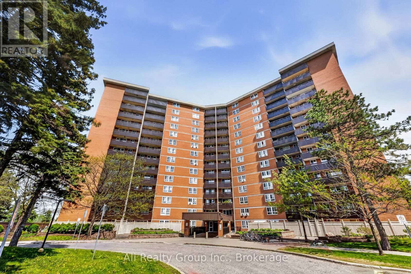 Property Photo:  2020 Jasmine Crescent 1218  ON K1J 8K5 