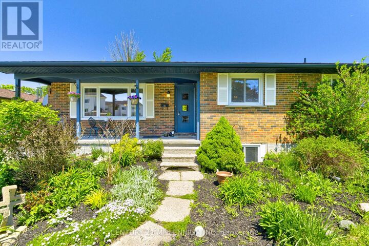 Property Photo:  210 Centre Street  ON L0N 1S4 