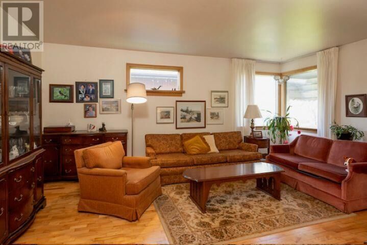 Property Photo: 834 Syndicate Ave N ON P7C 3X5