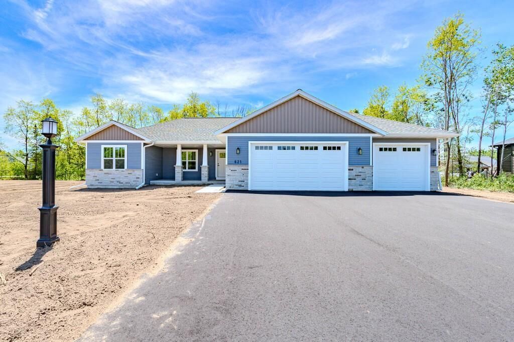 Property Photo:  621 Amberwood Way  WI 54467 