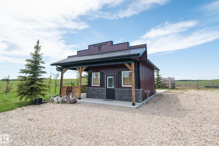 Property Photo: 52430 RR 192 AB T0B 4J5
