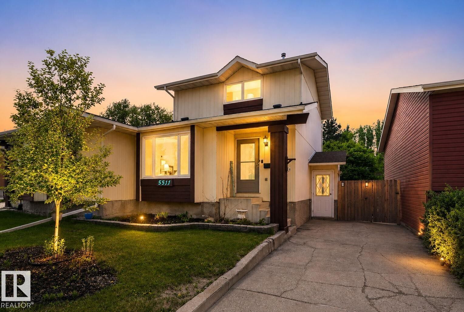 Property Photo:  5511 51 Avenue  AB T4X 1E2 