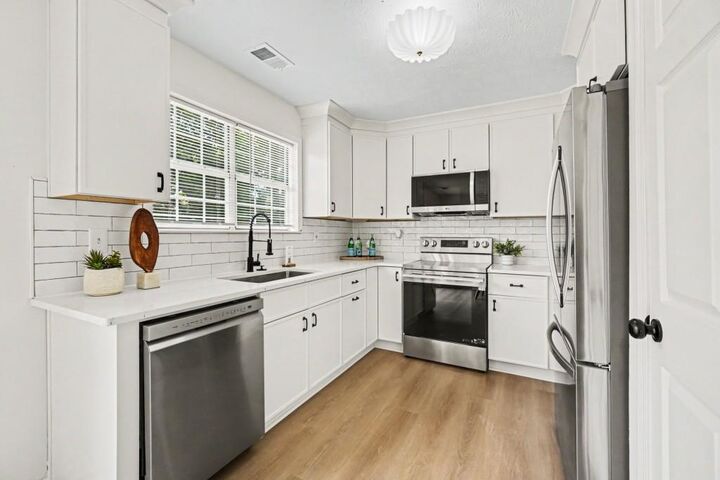 Property Photo:  120 Ashton Court  GA 30076 
