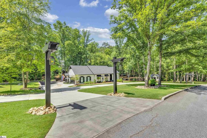 Property Photo:  514 Huntington Road  SC 29615 