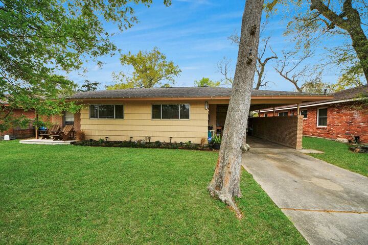 Property Photo:  2806 Oak Drive  TX 77539 
