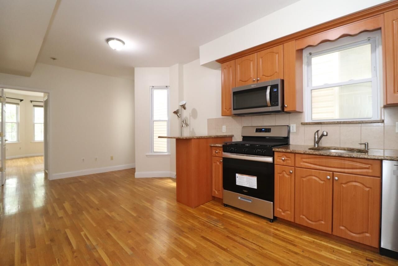 Property Photo:  34 Court House Pl 2L  NJ 07306 