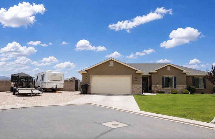 Property Photo:  1761 N Willow Ln  UT 84721 