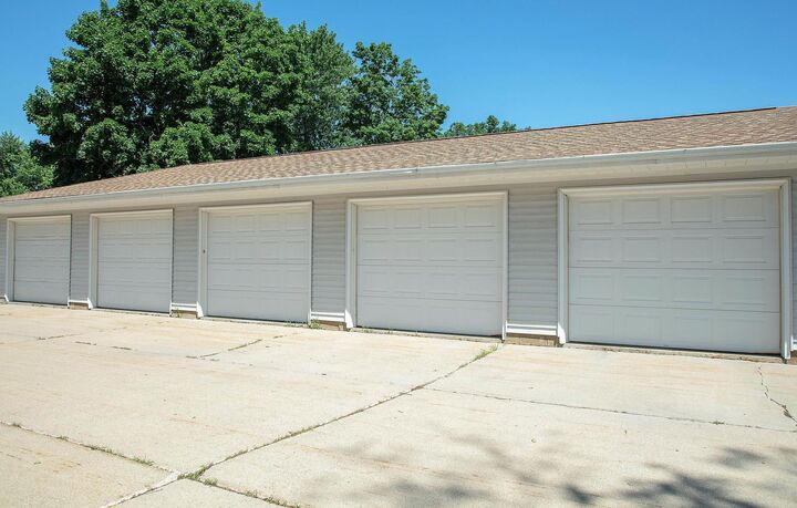 Property Photo:  217 21st St NW 8  IA 50677 