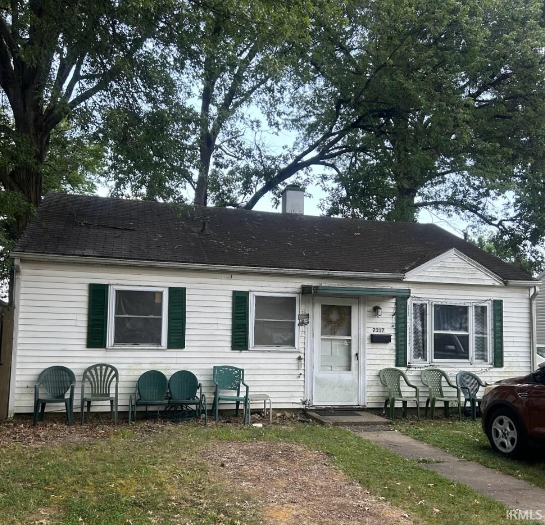 Property Photo:  2317 Maplewood Circle  IN 47714 