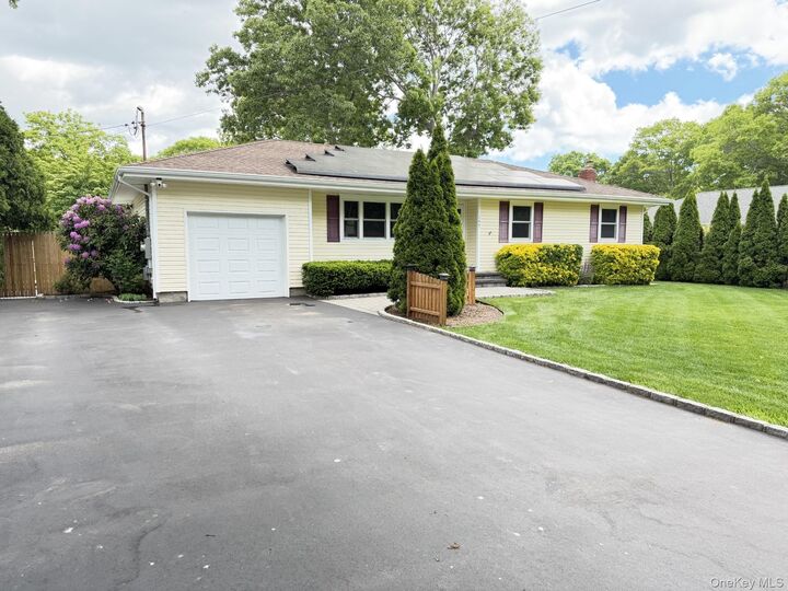 Property Photo:  147 Hounslow Road  NY 11967 