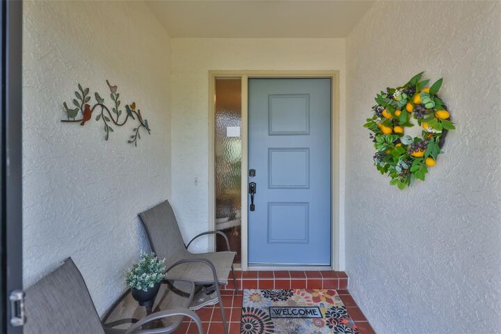 Property Photo:  2417 Lancaster Drive  FL 33573 