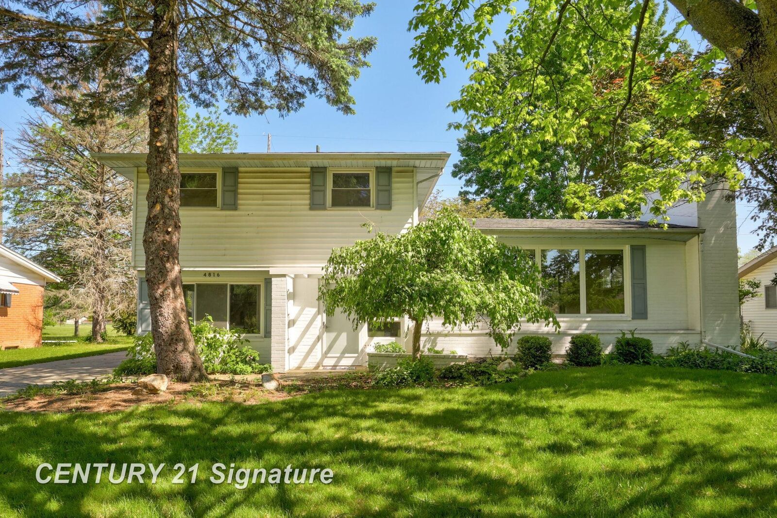 Property Photo: 4816 Leaside Drive MI 48603
