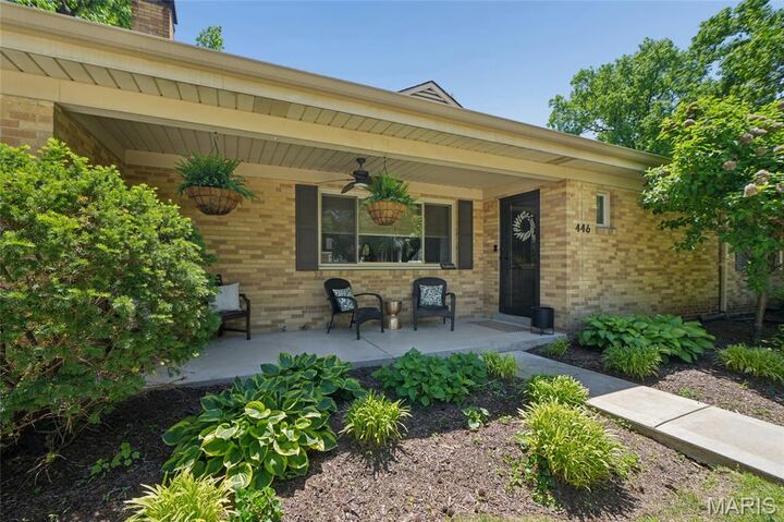 Property Photo: 446 Hampshire Court MO 63119