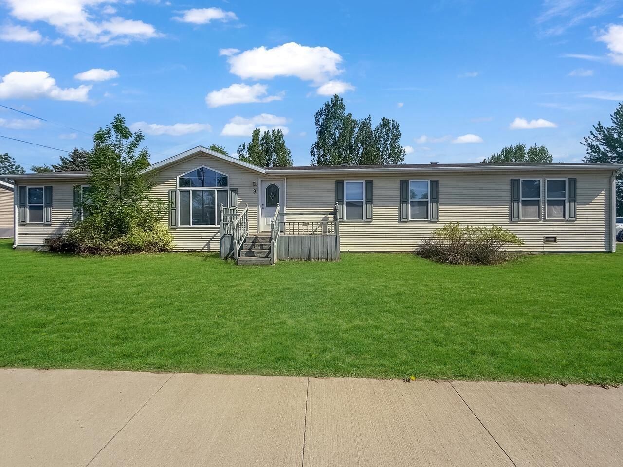 Property Photo:  9 31st Ave SE  ND 58701 