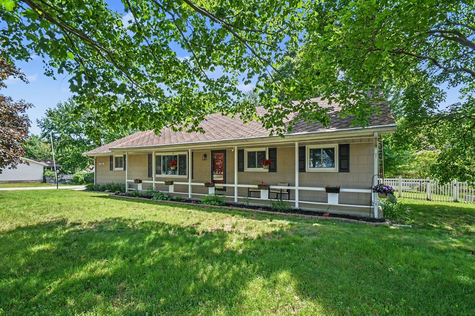 Property Photo:  1366 Maiden Lane  MI 49085 