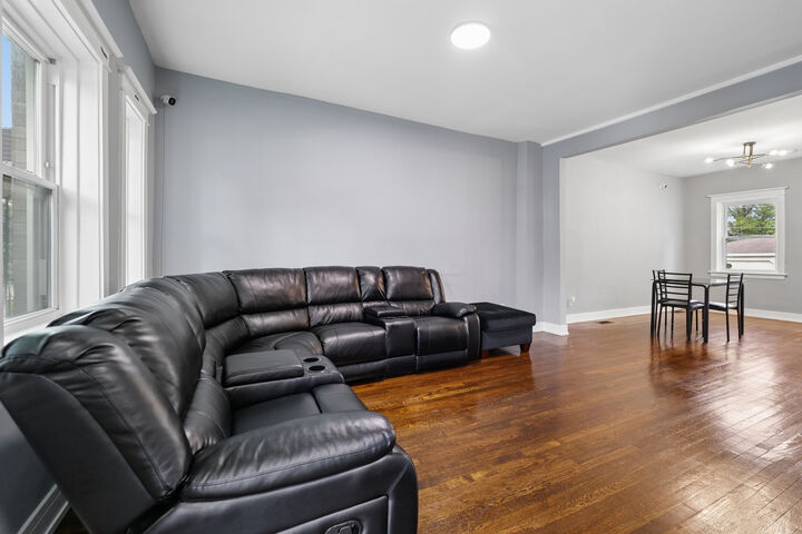 Property Photo:  7005 S Eberhart Avenue  IL 60637 