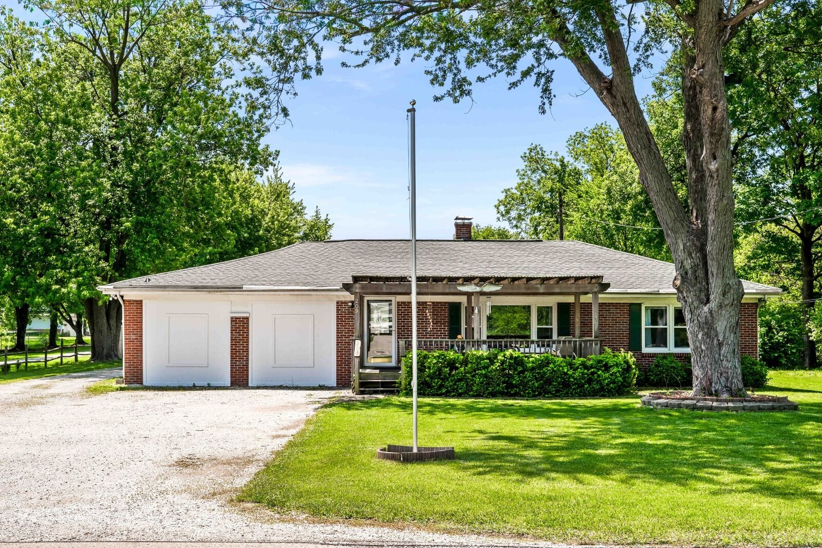Property Photo:  209 Woodrig Road  IL 61704 