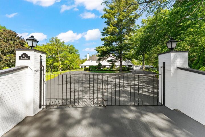 Property Photo:  27 Hickory Lane  IL 61884 