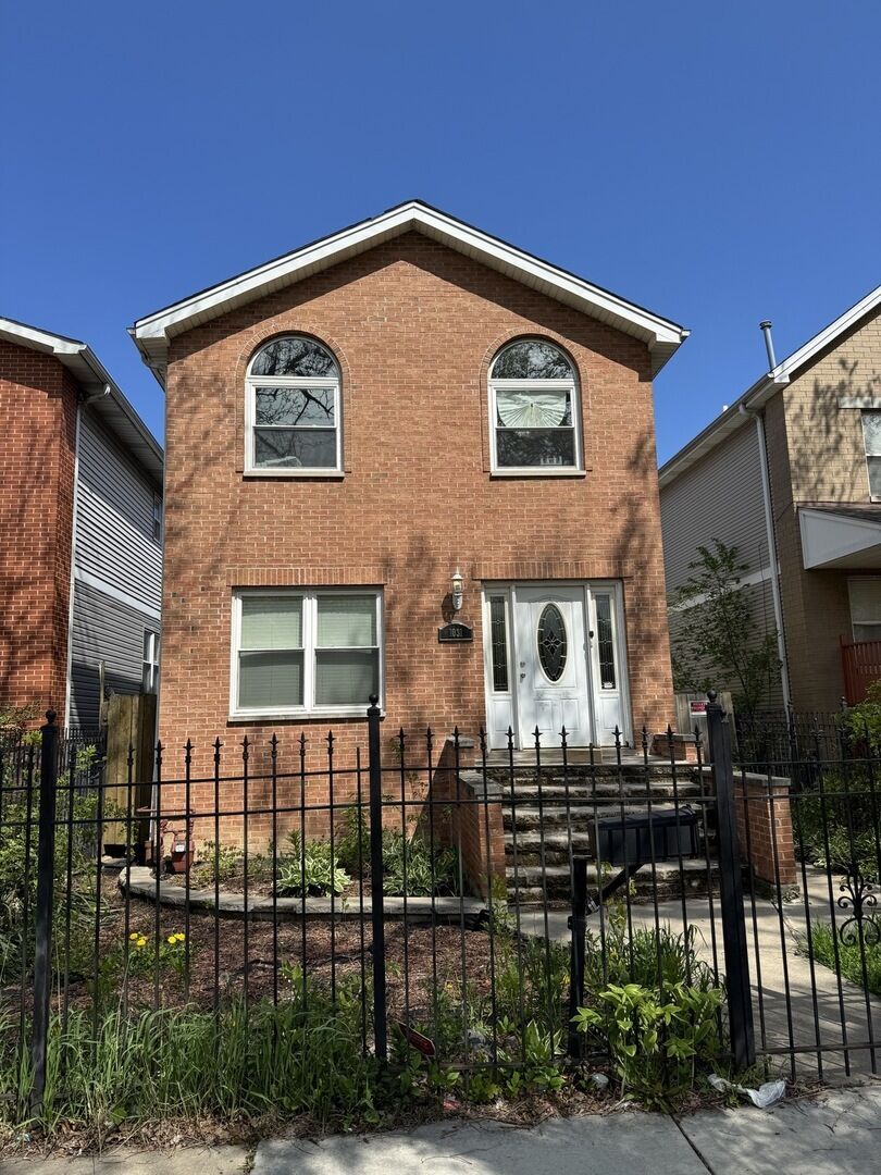 Property Photo:  1031 N Keeler Avenue  IL 60651 