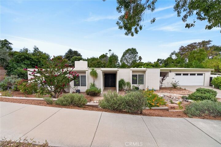 Property Photo: 1184 Lyndhurst CA 92507
