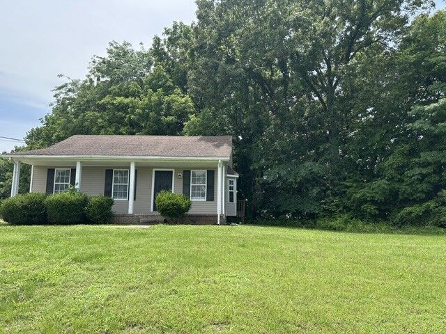 Property Photo: 252 Ray Dr TN 37042