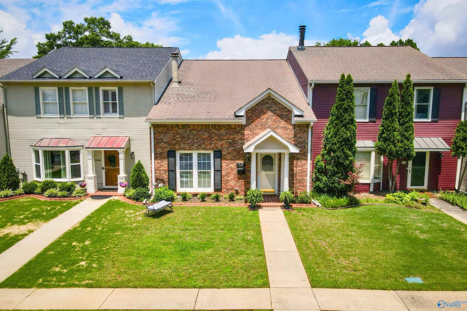 Property Photo:  1562 River Bend Place SE  AL 35601 