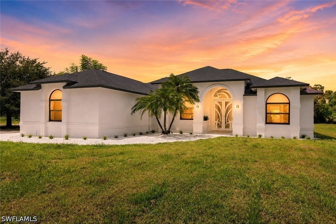Property Photo: 221 10th Street SE FL 34117