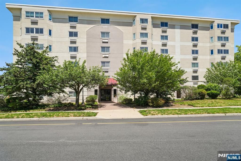 Property Photo:  310 Lookout Avenue 501  NJ 07601 