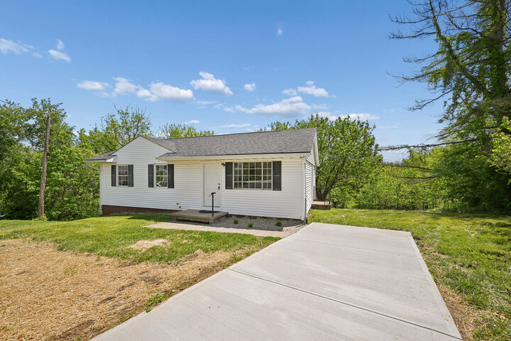 Property Photo:  1 Lakeland Court  KY 41097 