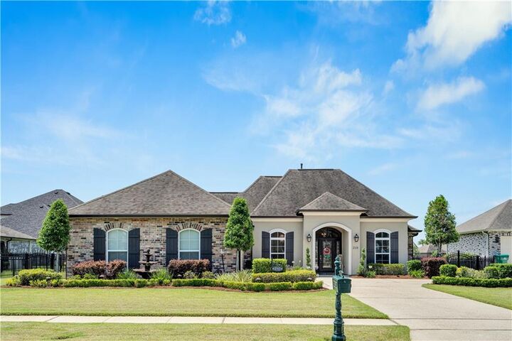 Property Photo:  210 Lac Calcasieu Drive  LA 70070 
