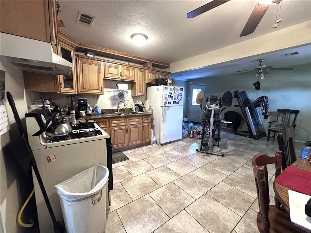 Property Photo:  1013 Sandalwood Drive  LA 70058 