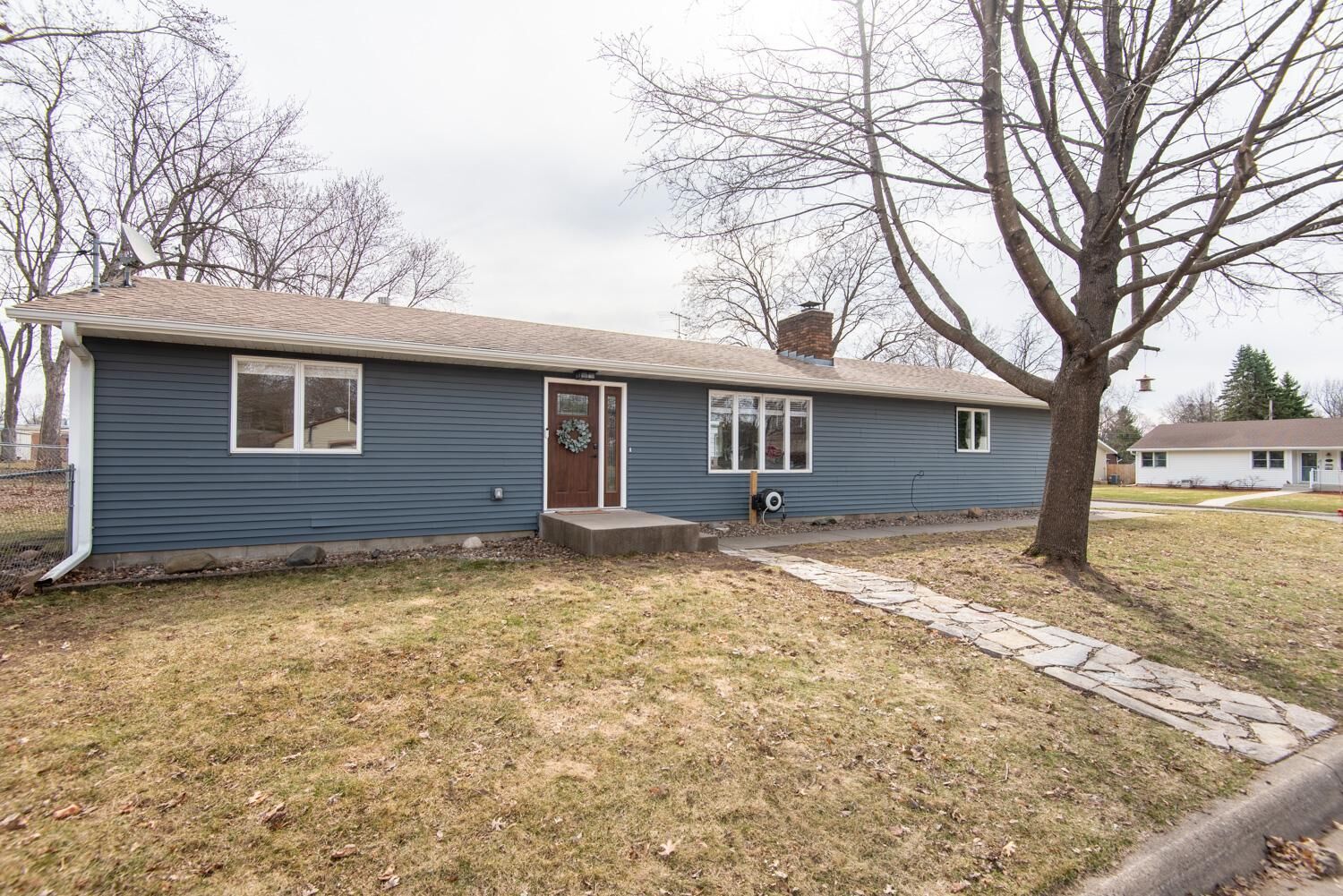 Property Photo:  842 4th Street W  MN 55033 