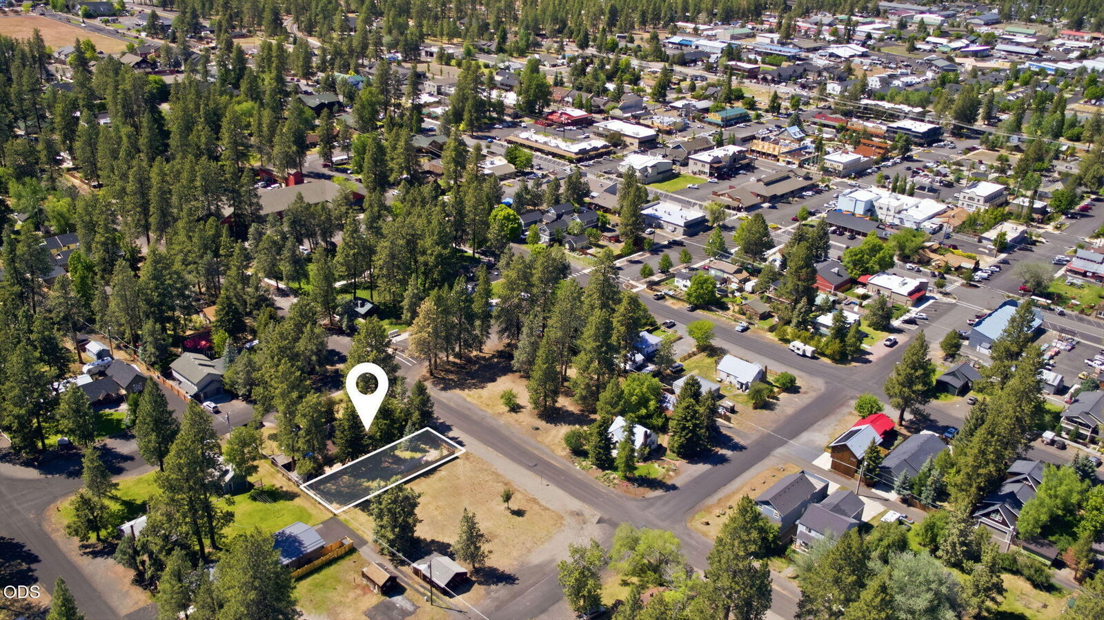 Property Photo: 243 E Jefferson Avenue OR 97759