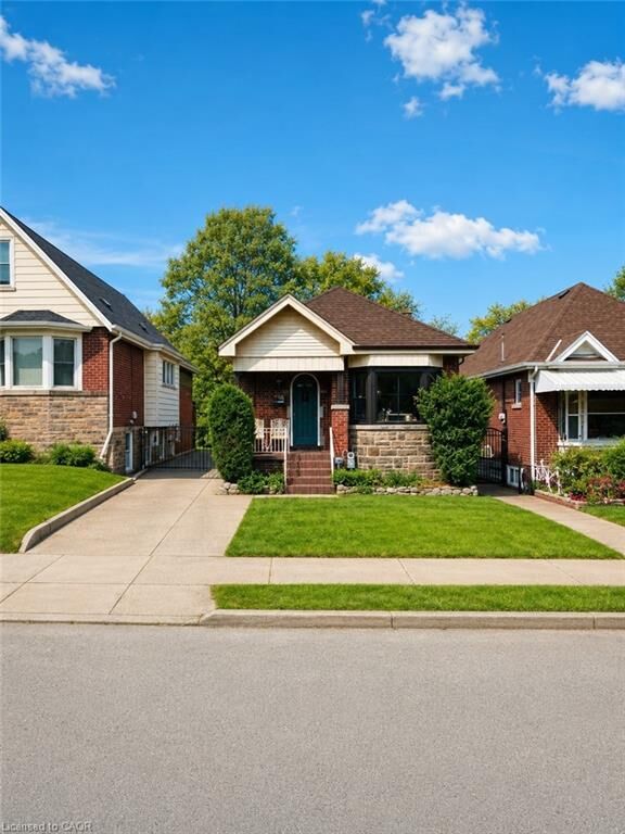 Property Photo: 278 Huxley Avenue S ON L8K 2R4