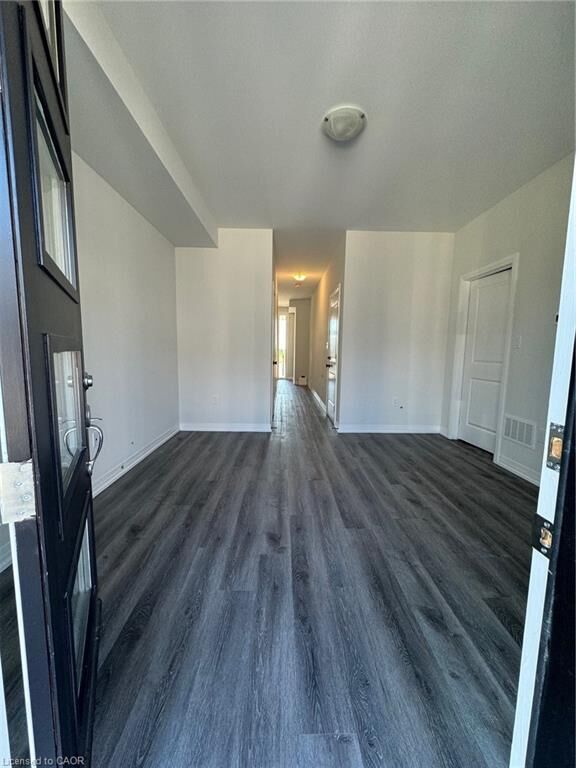 Property Photo:  155 Equestrian Way 26  ON N3E 0E8 
