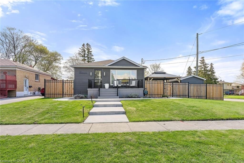 Property Photo: 37 Windsor Road ON L7G 1S8