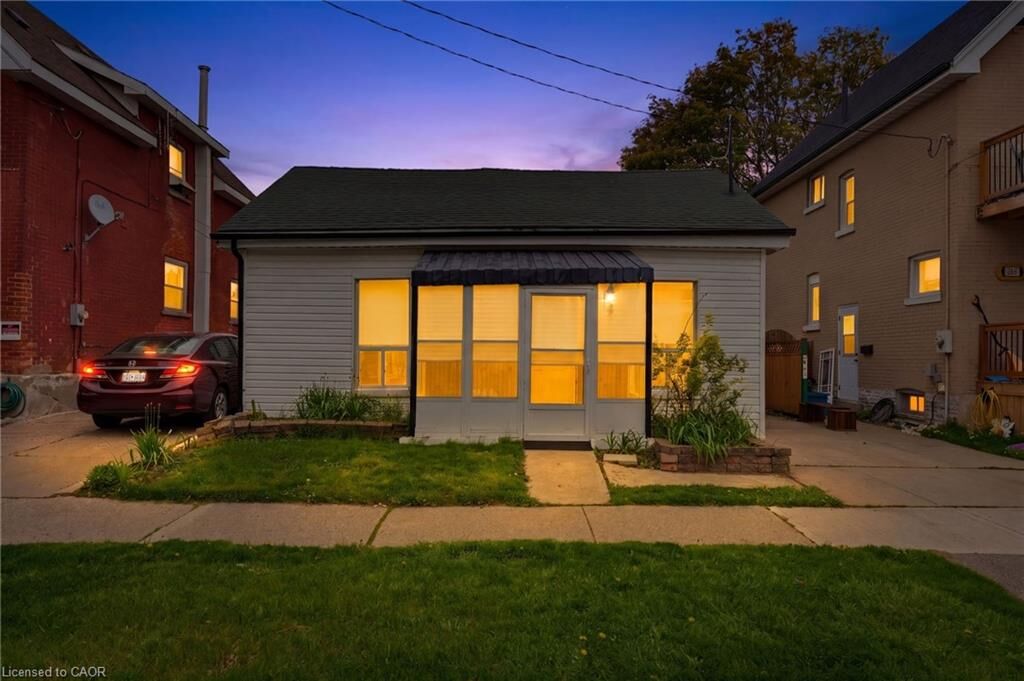 Property Photo: 291 Park Avenue ON N3S 5L2