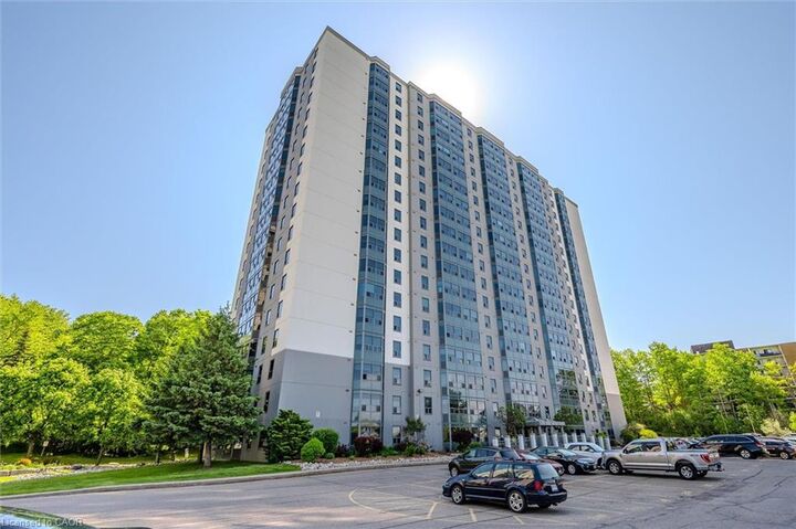 Property Photo: 55 Green Valley Drive 1803 ON N2P 1Z6