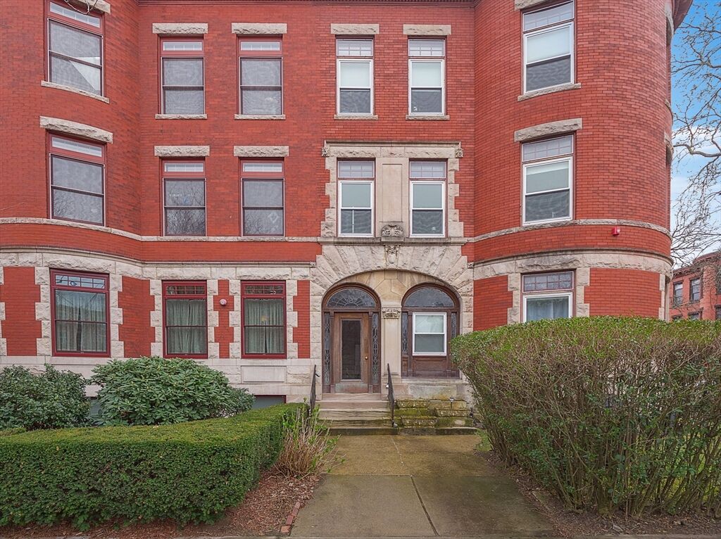 Property Photo:  1871 Beacon St 4  MA 02445 