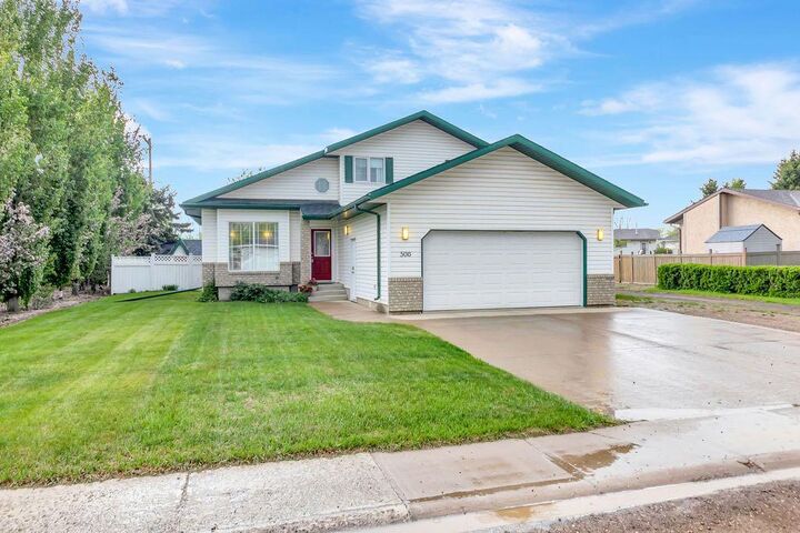 Property Photo: 506 2nd Street E SK S0M 1M0