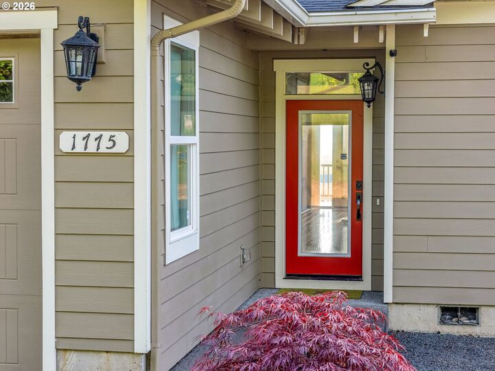 Property Photo:  1775 Thompson Falls Dr  OR 97138 