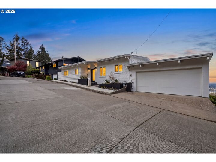 Property Photo: 3065 NW Rio Vista Ter OR 97210