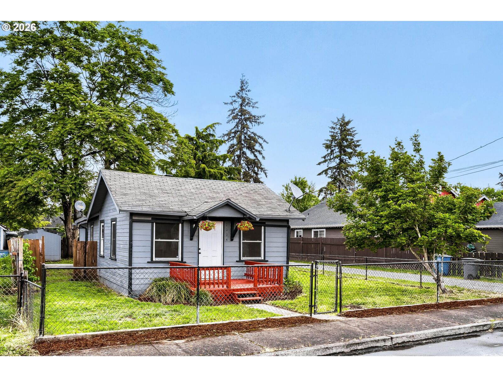 Property Photo: 2004 E 30th St WA 98663
