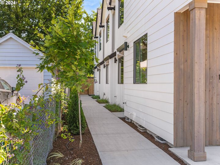 Property Photo:  4264 SE 37th Ave  OR 97202 