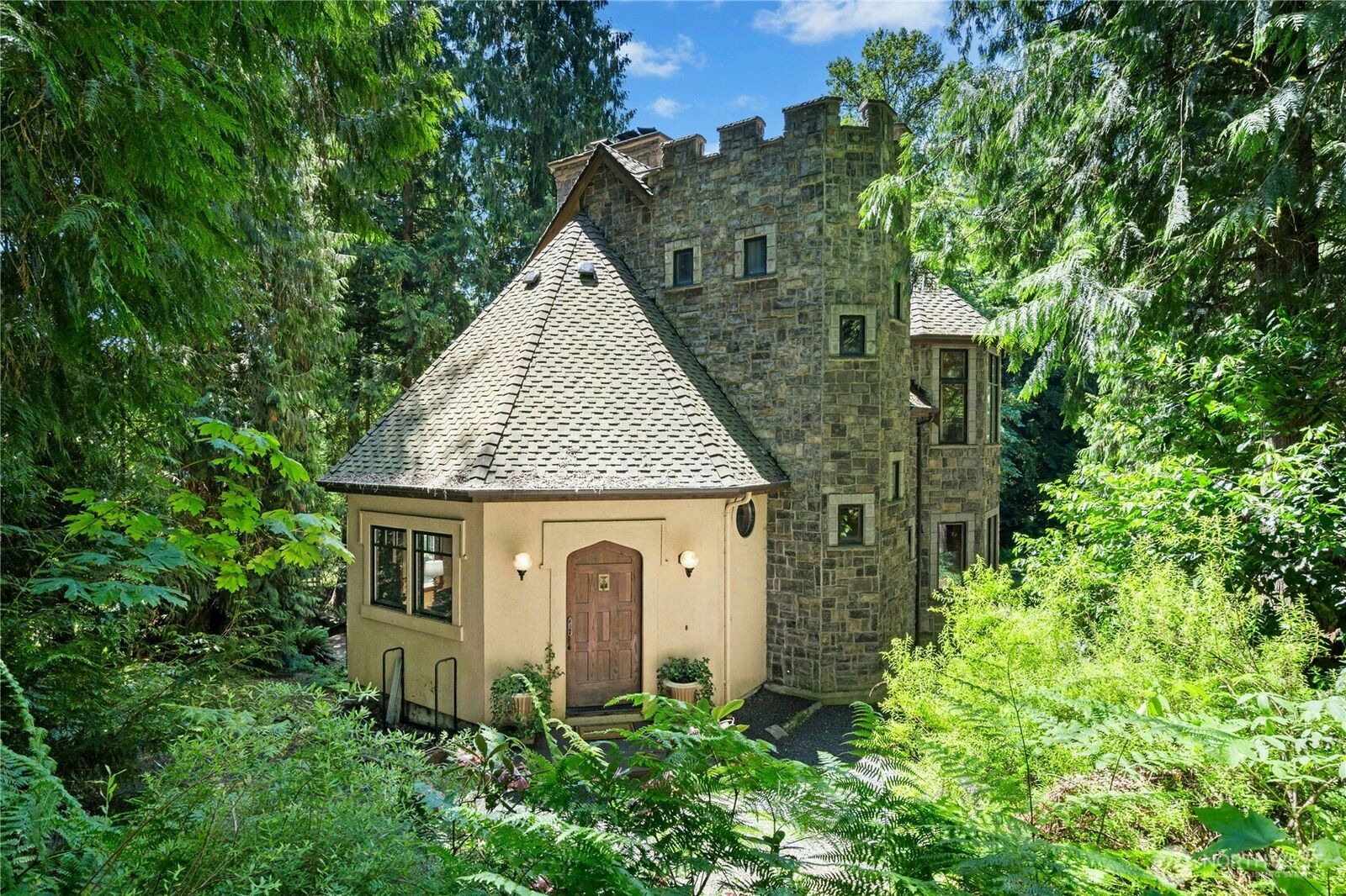 Property Photo: 19027 SE May Valley Road WA 98027