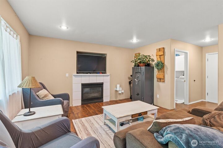 Property Photo:  920  Alderwood Lane  WA 98284 